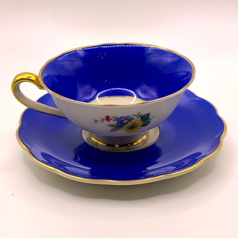 Beautiful Royal Bayreuth Bavaria China Tea cup and saucer.